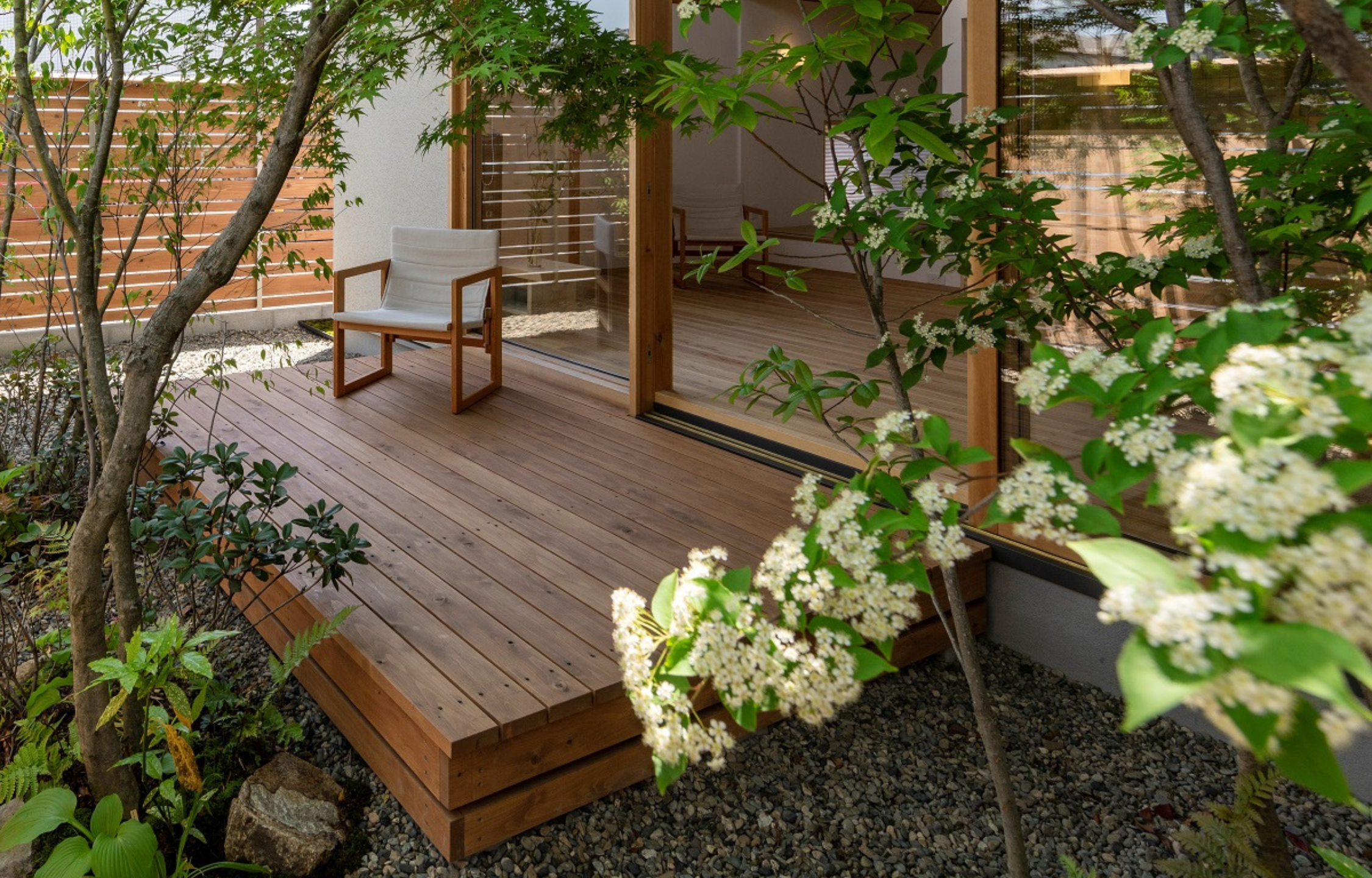 Thiết kế nhà gỗ kết hợp sân vườn đẹp không thể bỏ qua tại Bình Phước